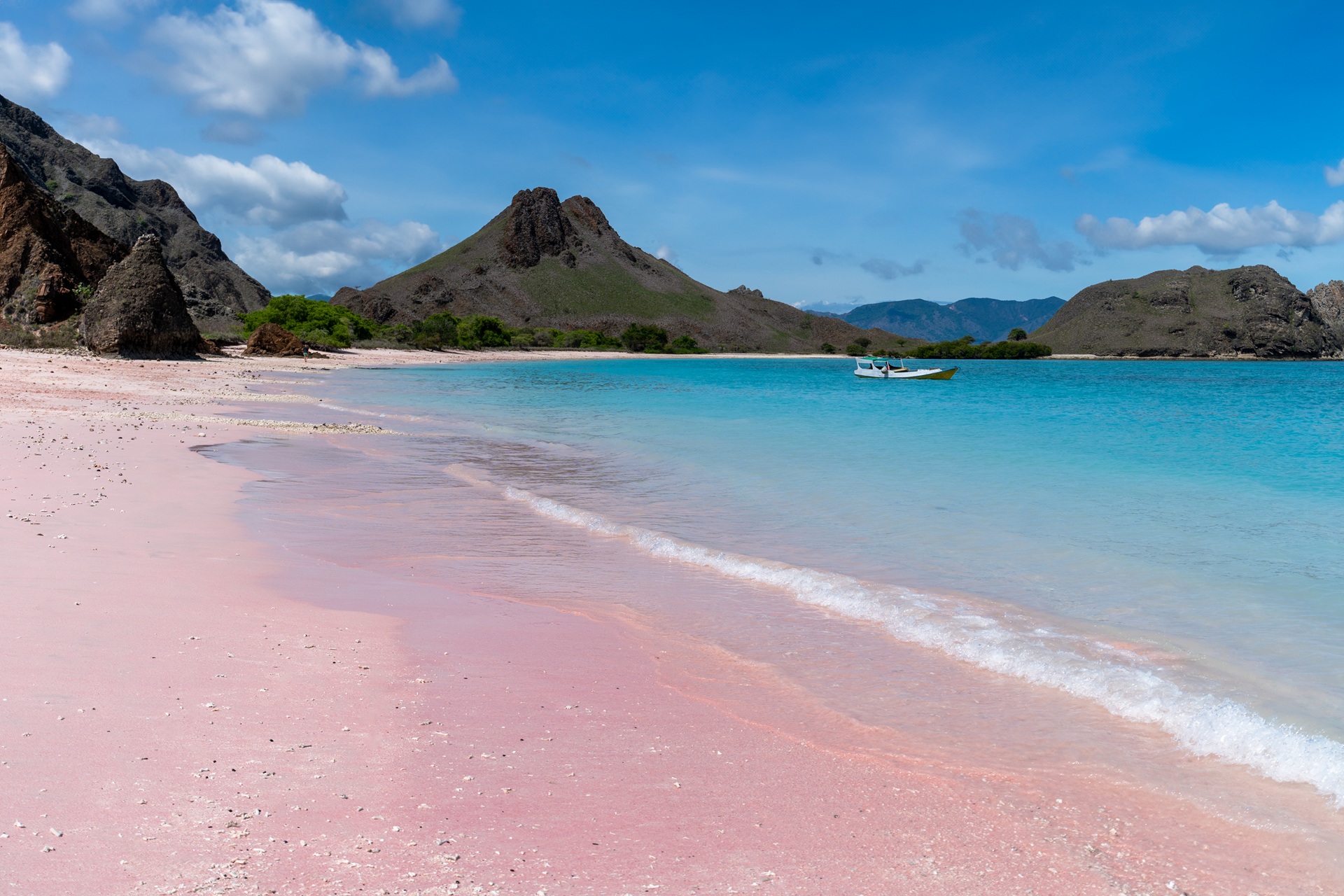 Taka Makasar Pink Beach