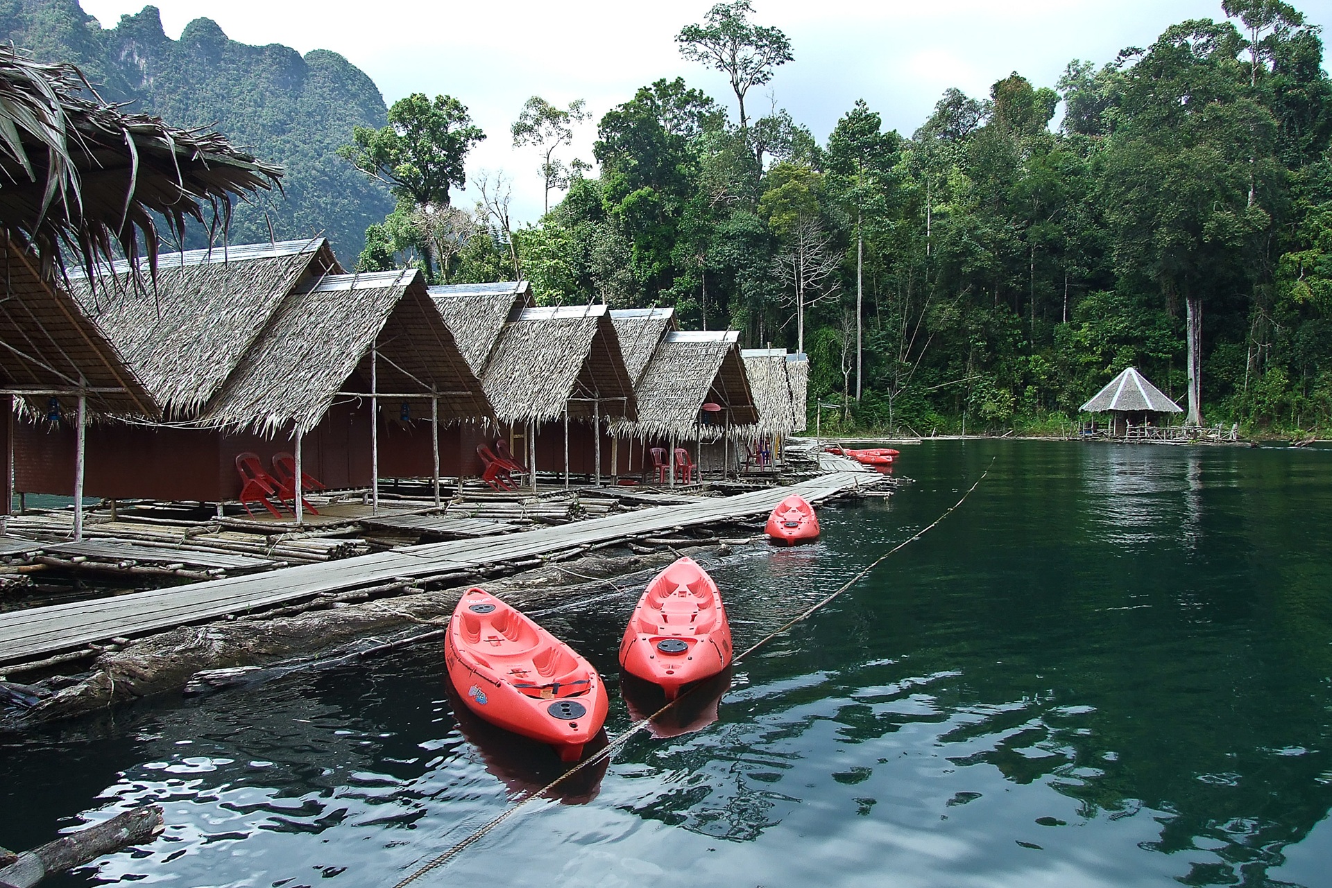 Khao Sok National park Floating Hotel