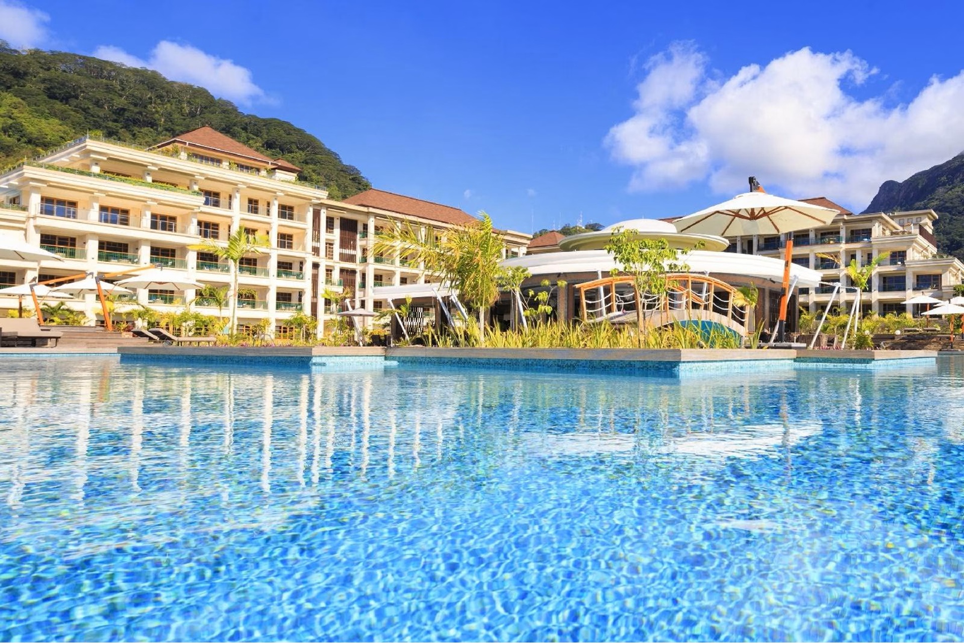 Savoy - Seychelles beach resort pool