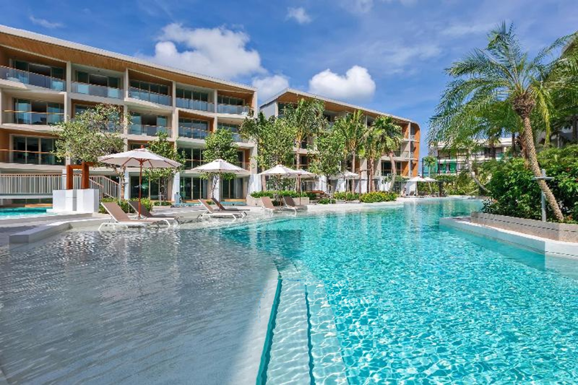 Wyndham Grand Nai Harn beach resort