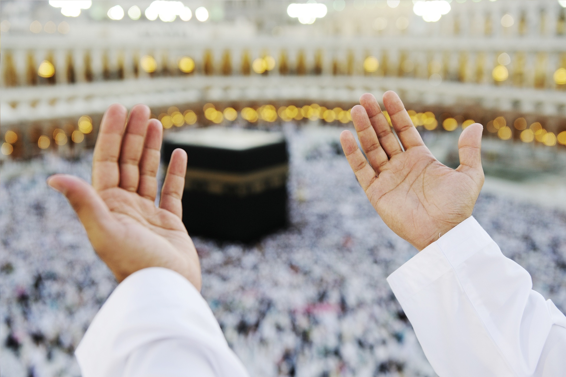 Man praying at the Kaaba - Mecca
