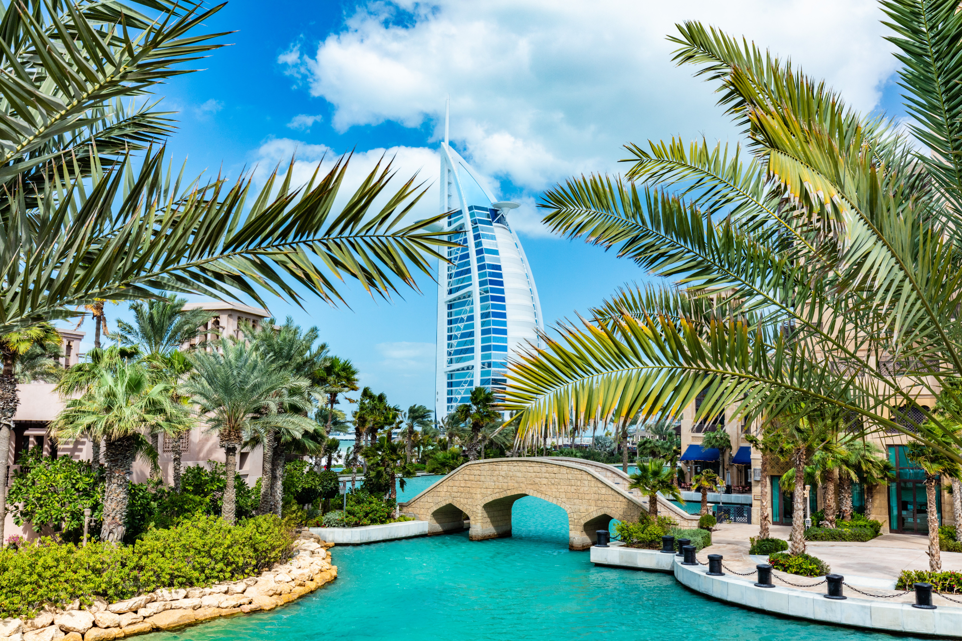 Dubai burj-al-arab-seen-from-madinat-jumeirah-in-dubai