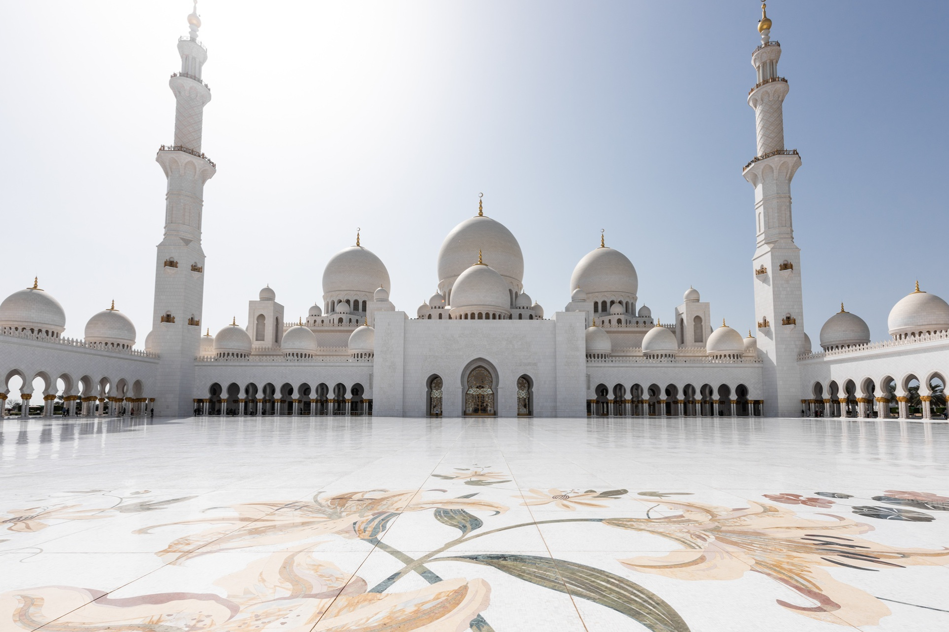 Abu Dhabi the-famous-sheikh-zayed-grand-mosque