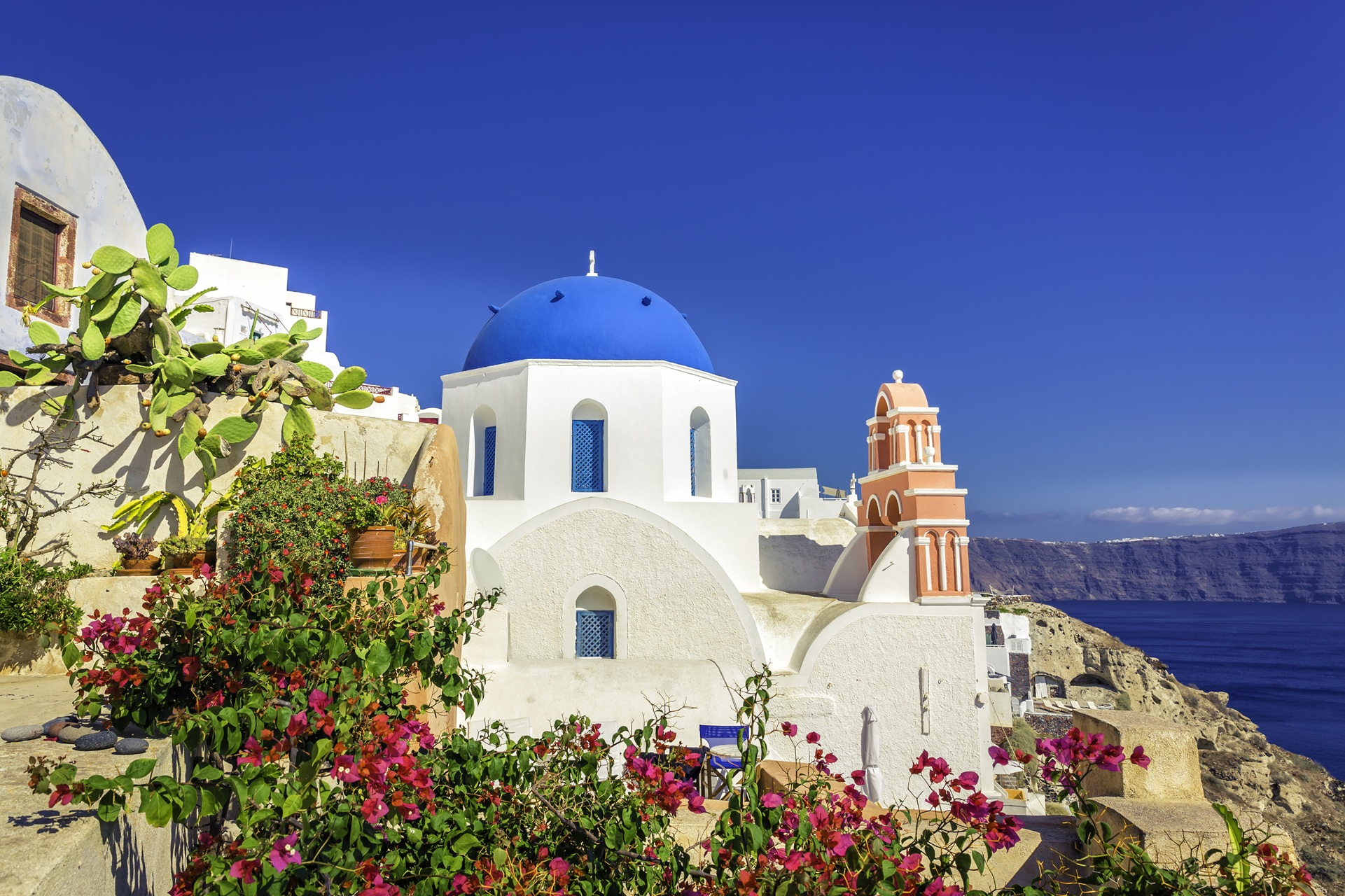 Santorini Oia village on the edge of the Caldera