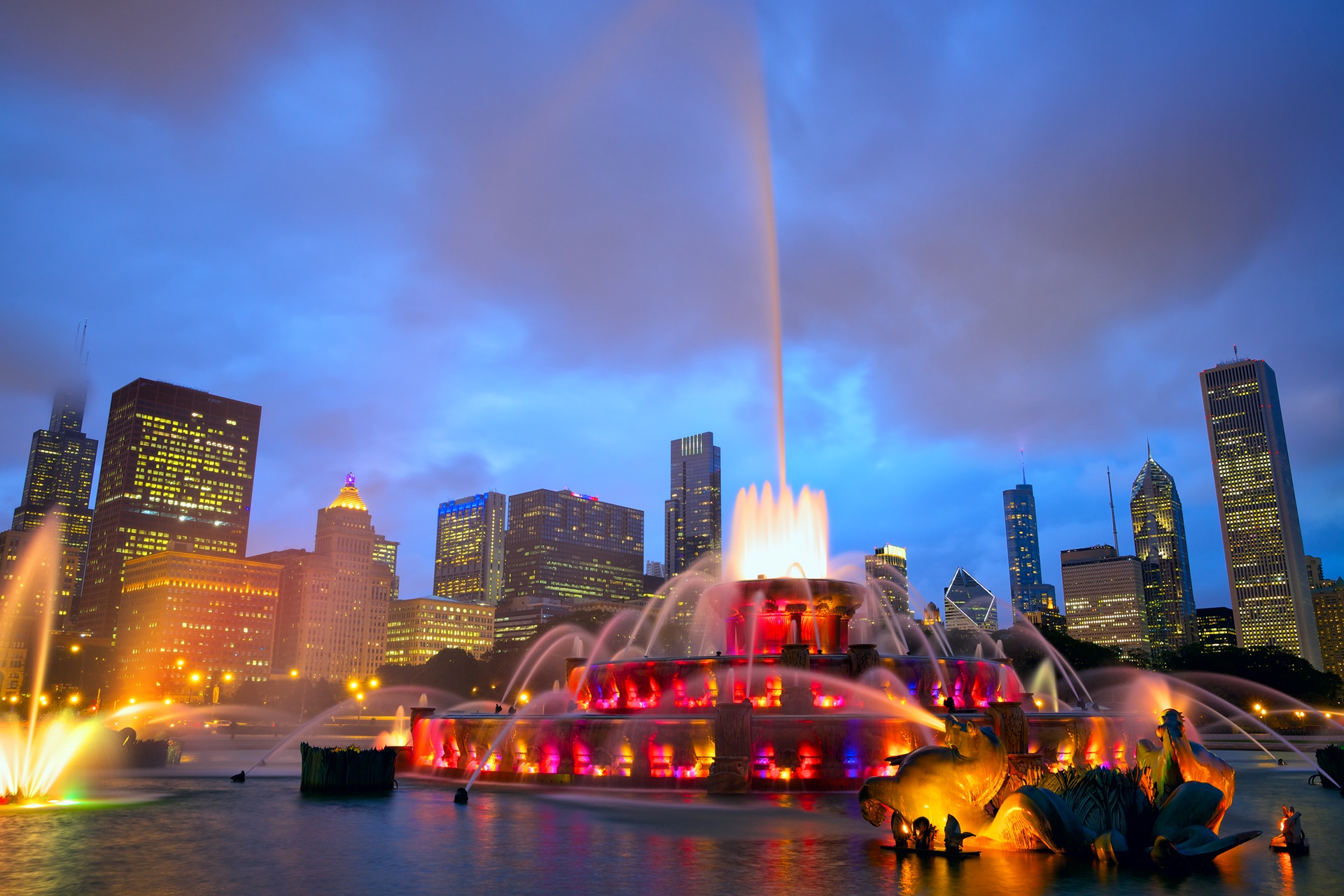 The Buckingham Fountain Millennium Park - Chicago - the start of Route 66