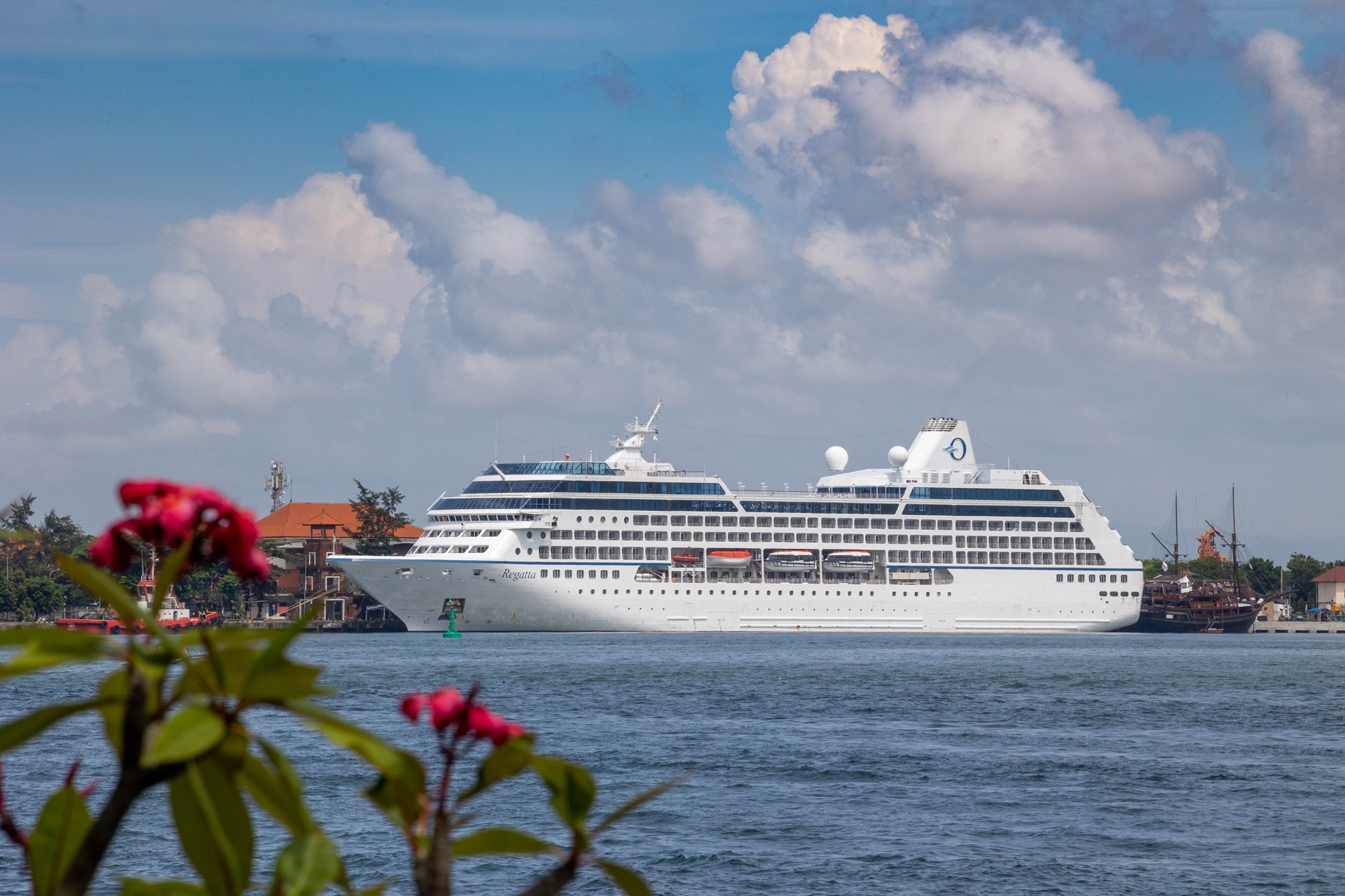 Oceania Regatta Exterior Image